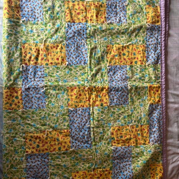 Blanket (handmade) with garden/bug print - Picture 4 of 8